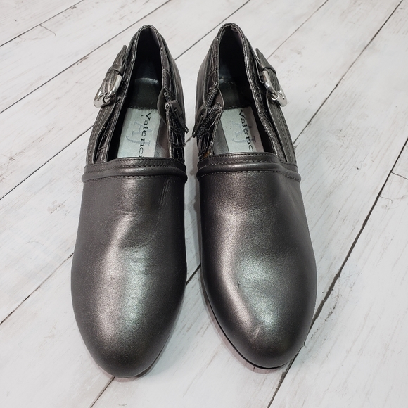 New! AJ Valenci Women's Pewter Leather Booties - Picture 3 of 9